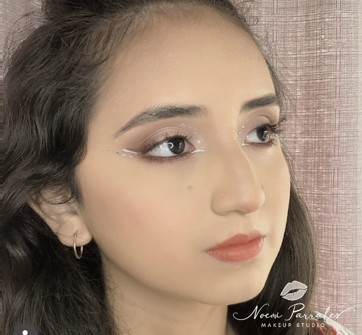 Maquillaje de quinceañera profesional - Noemi Parrales Beauty Studio Piura